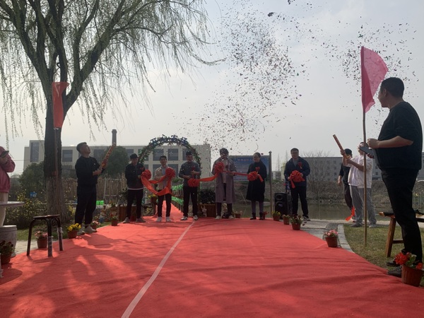 ai风月
举行“开心农场”开园仪式暨三八女神节户外烧烤活动